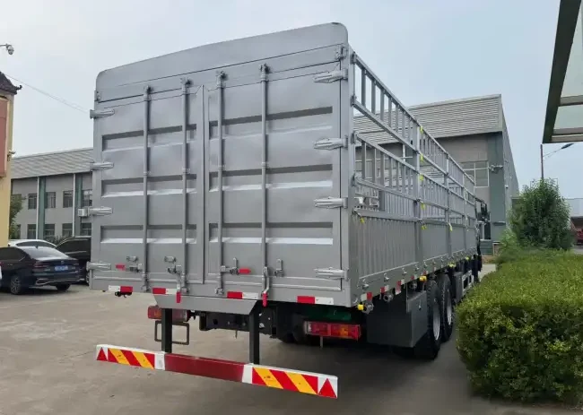 Reman Howo 8×4 Cargo Fence Truck 3 remanufactured fence truck for sale | remanufactured howo 8×4 fence truck