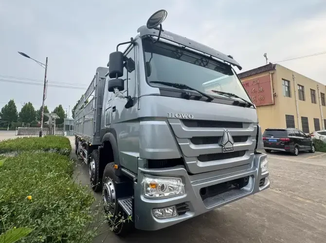 Reman Howo 8×4 Cargo Fence Truck 5 remanufactured howo fence truck | remanufactured howo 8×4 cargo truck